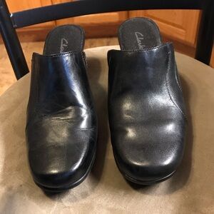 Womens Clark’s Clogs, size 7.  Signs of light wear but in great shape